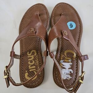 Circus Women Flat Sandal size 6